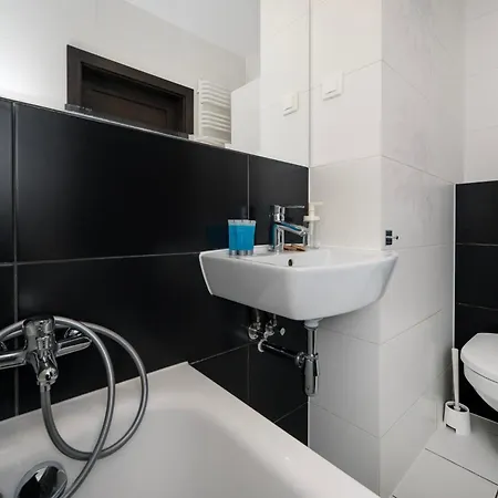 Cynarskiego 2-bedroom Apartment *