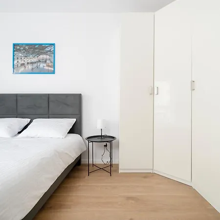 Cynarskiego 2-bedroom Apartment *