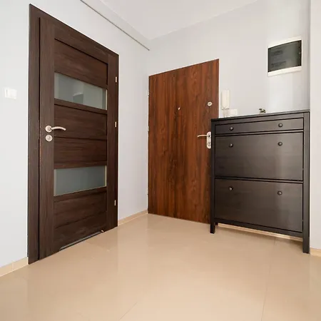 Cynarskiego 2-bedroom Apartment *
