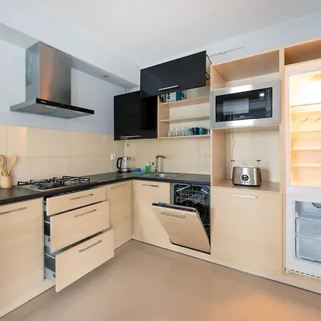 Cynarskiego 2-bedroom Apartment *
